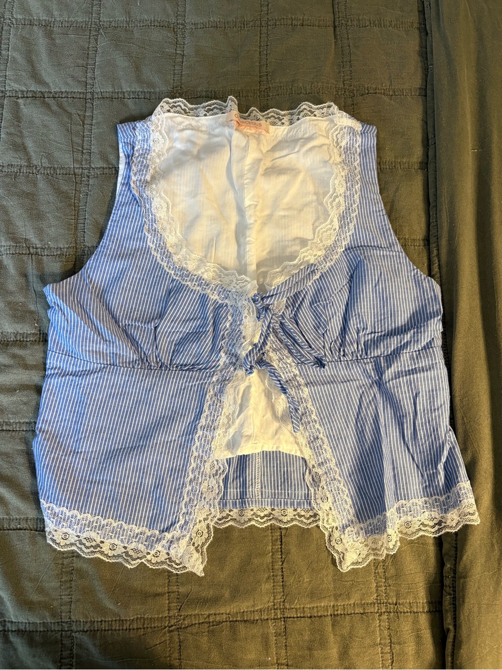 Olivaceous White Lace-Trim Sleeveless Blouse - Picture 2 of 4
